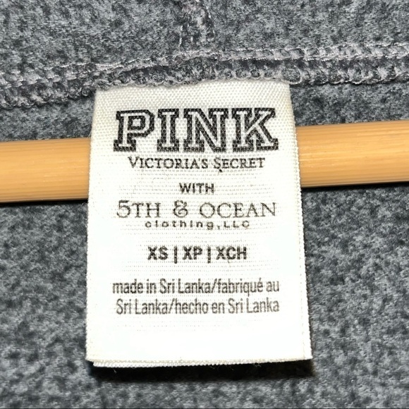 PINK Victoria’s Secret Wisconsin Badgers Hoodie Sweatshirt Size Extra Small - Picture 7 of 13